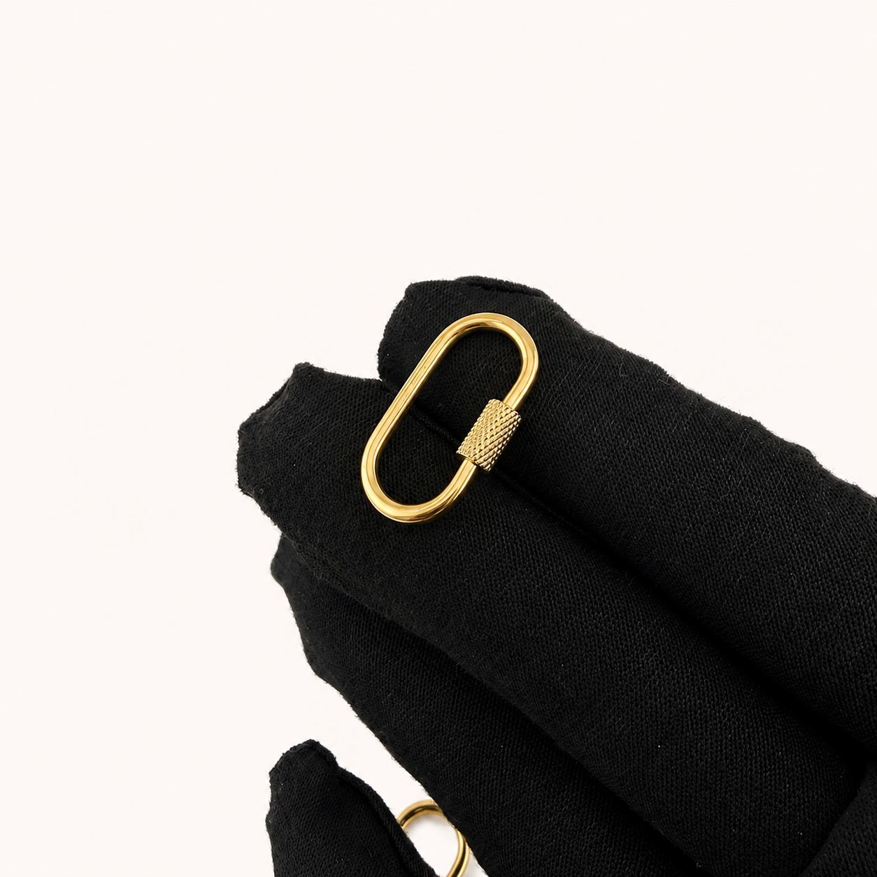 26mm Stainless Steel Oval Textured Screw Carabiner – Gold & Silver Finishes