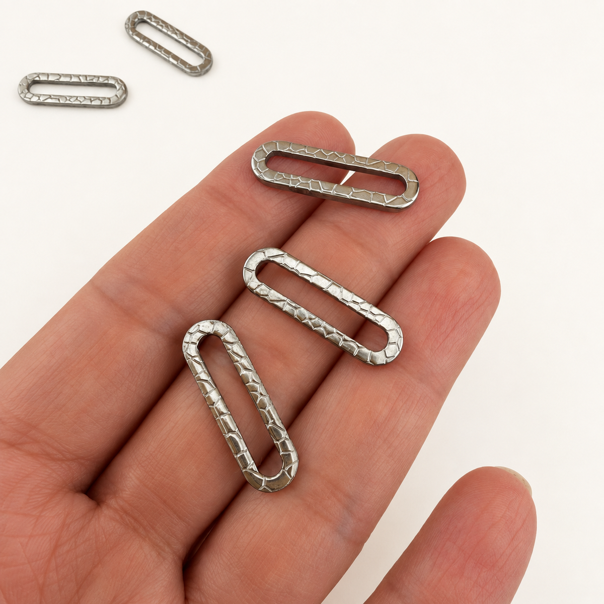 Textured Oval Linking Ring – 25mm