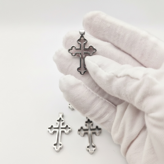 Heritage Cross Pendant with Heart Accent – 32x20mm Charm, 3mm Hole
