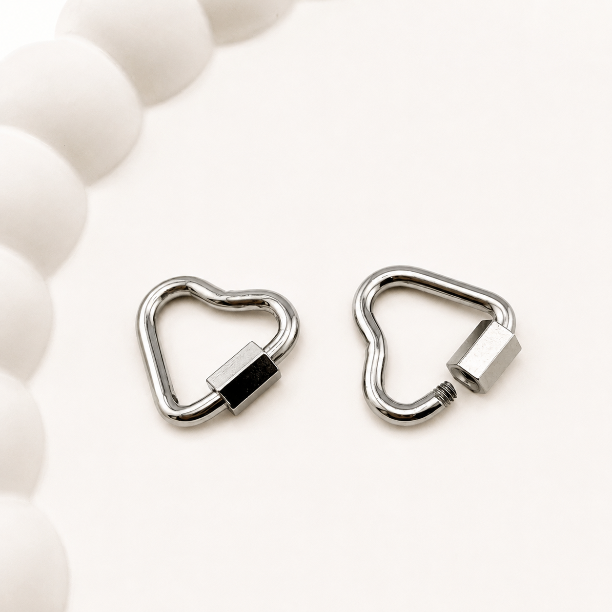 Heart Screw Carabiner – 14.5mm